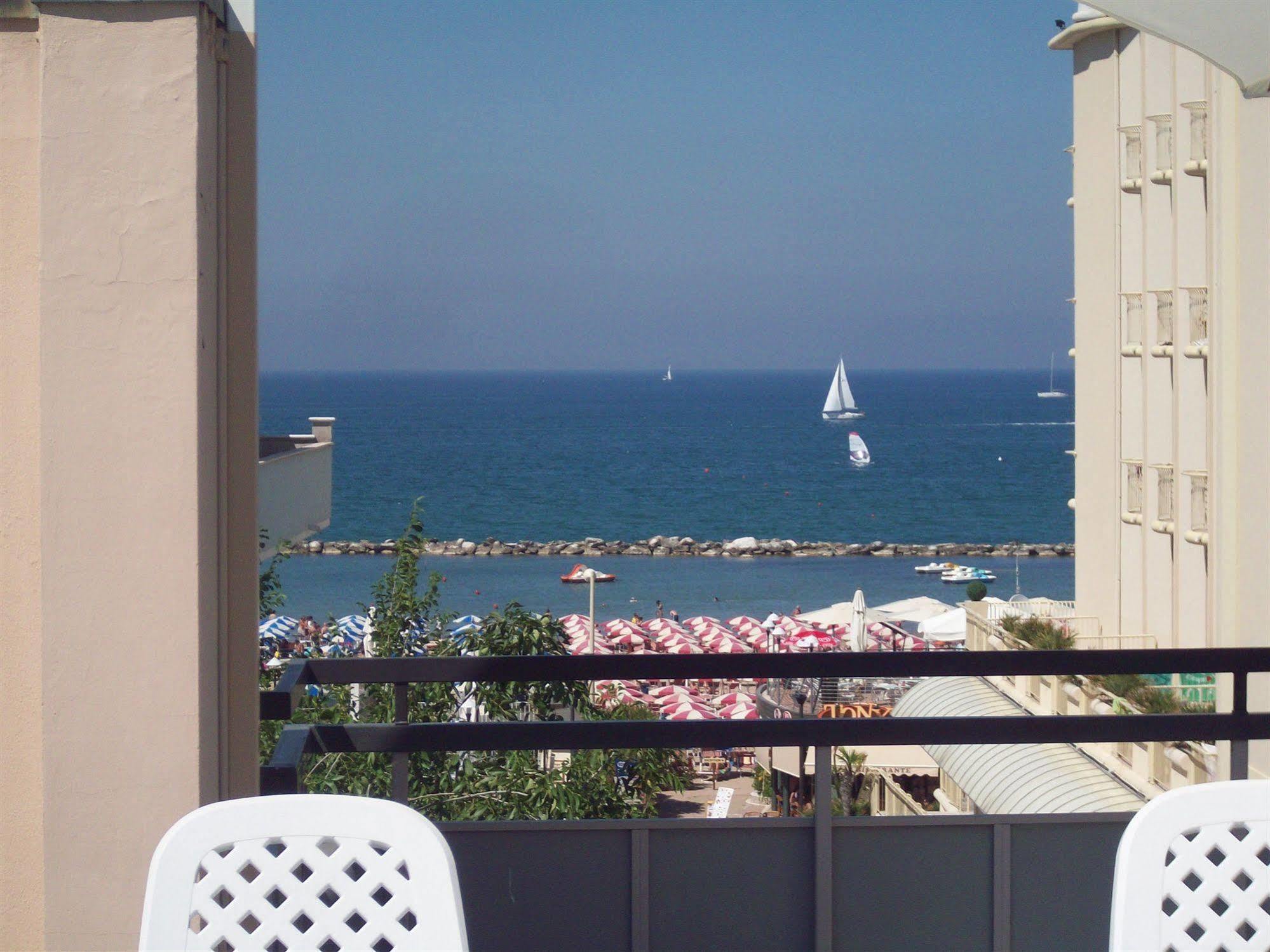 Hotel Des Bains Cattolica Eksteriør billede